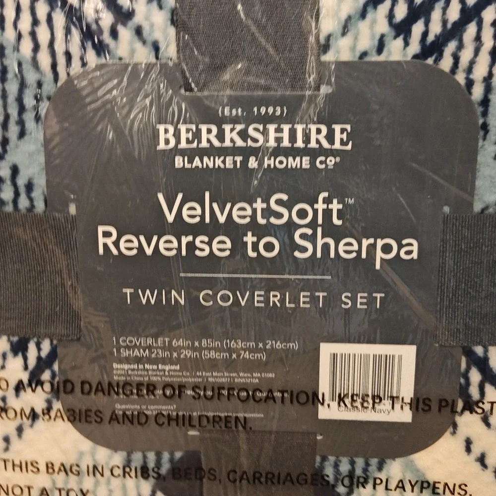 NEW Berkshire VelvetSoft Reverse to Sherpa Twin‎ Coverlet Set Classic Navy Plaid